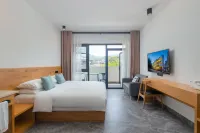 Floral Hotel ·Flower Room Hotel (Yixing Zhuhai Scenic Area Branch) Hotels near Guoshan Stele of Sanjuan Cave