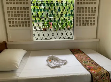 The Courtyard Hotel Pasay Отели рядом с достопримечательностью «Канета Астродом»