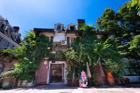 Provence Hostel Отели рядом с достопримечательностью «Bailu Town»