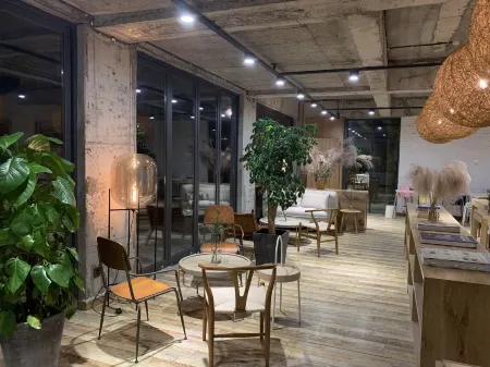 Chongqing jiewai Art Museum Homestay Отели рядом с достопримечательностью «Chongqing Machinery and Electronics Polytechnic College»