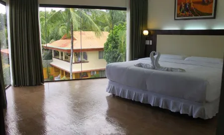 Lost Horizon Beach Dive Resort