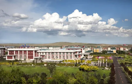 Man Zhou Li Diplomacy Hotel Отели рядом с достопримечательностью «Manchuria Boundary Gate»