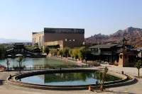 Danxiakou Stone City Hotel فنادق في لين دزه
