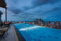 SF HOTEL - สระว่ายน้ำแบบอินฟินิตี้