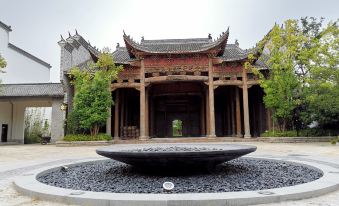 Wuhu Langting Guanlan Hotel (Fangte Amusement Park Jiuz Ancient Town)