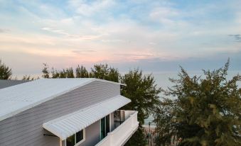 The Beach Cha am Suites