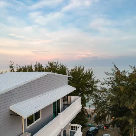 The Beach Cha am Suites