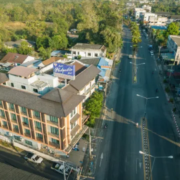 Krabi Phetpailin Hotel Отели рядом с достопримечательностью «Технический колледж Краби»