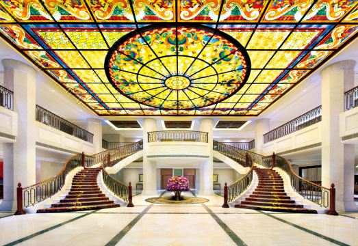 선라이즈 온 더 번드 수영장