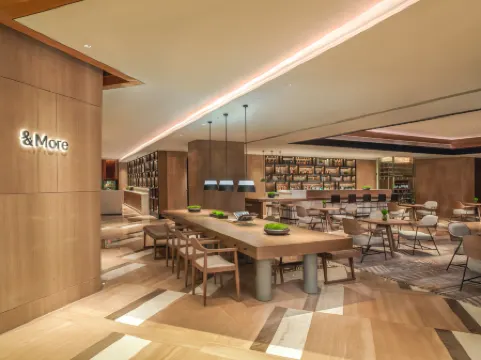 Sheraton Guangzhou Hotel Отели рядом с достопримечательностью «Guangzhou Zoo Happy World»