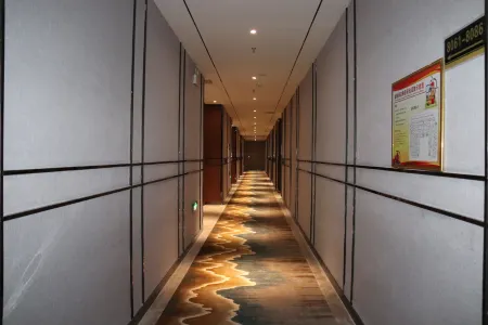 Xinyue Chain Hotel (Pingliang No. 1 High School) Отели рядом с достопримечательностью «Longyin Temple»