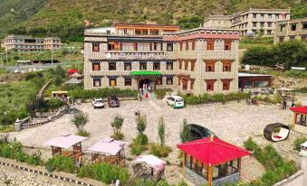 Daocheng Yading Sangjie Linka Luxury Homestay