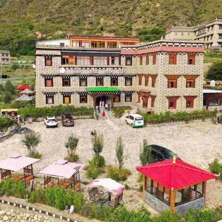 Daocheng Yading Sangjie Linka Luxury Homestay
