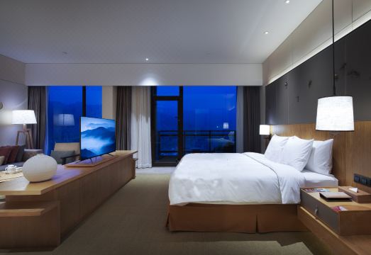 Crowne Plaza NANCHANG WANLI by IHG Hotel Overview