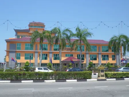 OYO 89915 East Mount Hotel Отели рядом с достопримечательностью «Tanjung Piai National Park»