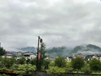 Qingmuchuan Dry Boat House Fashion Hotel