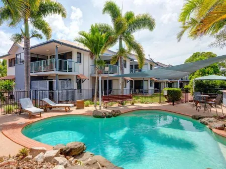 Dolphin Waters Отели рядом с достопримечательностью «BIG4 Rainbow Beach Holiday Park»