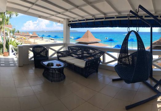 블루 코럴스 비치 리조트 전경