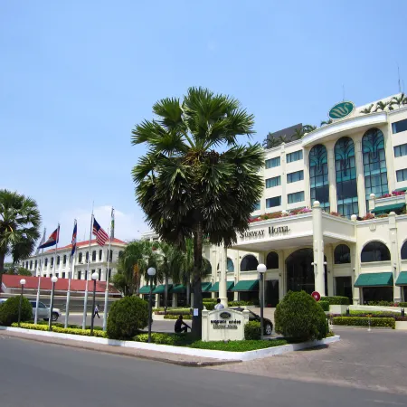 Sunway Hotel Phnom Penh Отели рядом с достопримечательностью «Центральный Рынок (Пса Тмеи)»