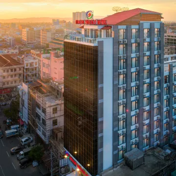Dragon Phoenix Hotel Hotels near Sandamuni Pagoda