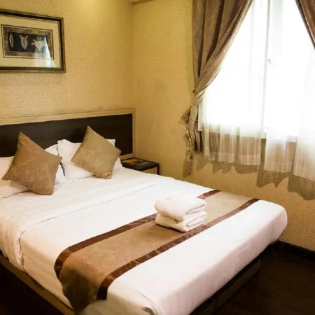 Hotel Valenza Отели рядом с достопримечательностью «Торговый центр Mid Valley Mega Mall»