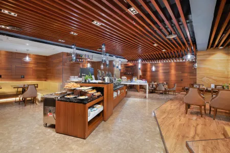 UEASY Hotel (Liuzhou Yaobu Ancient Town The Mixc) Отели рядом с достопримечательностью «Citizen Square»