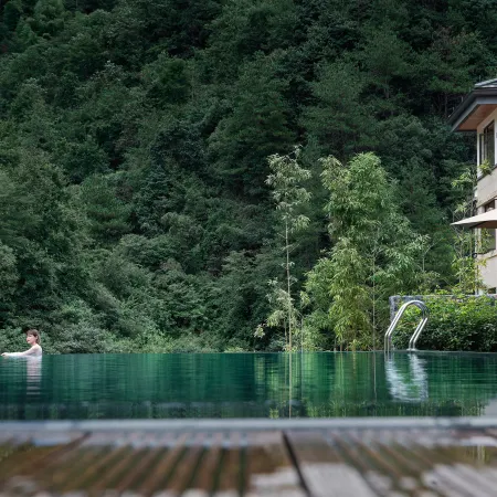 Yunshang Huaxi Holiday Hotel