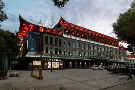 Lifeng Hotel (Pingliang Sports Park Baota Square Branch) Отели рядом с достопримечательностью «Pingliang Vocational and Technical College»