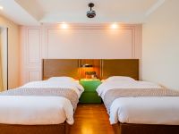 格美酒店(南京艺术学院草场门地铁站店) - 特色投影双床房