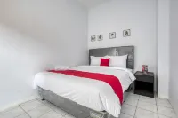 RedDoorz Plus Near Jakarta Kota Station Hotels in West Jakarta City