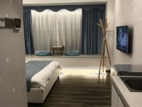 广州罗蔓公寓 - 蓝调美式轻奢大床房