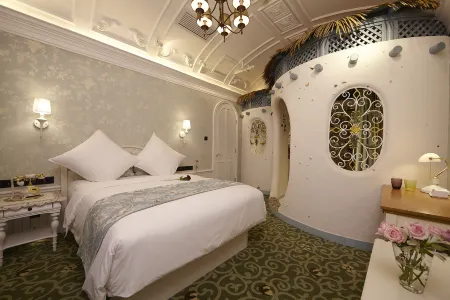 Yitel (Yangzhou Slender West Lake, Dongguan Street)