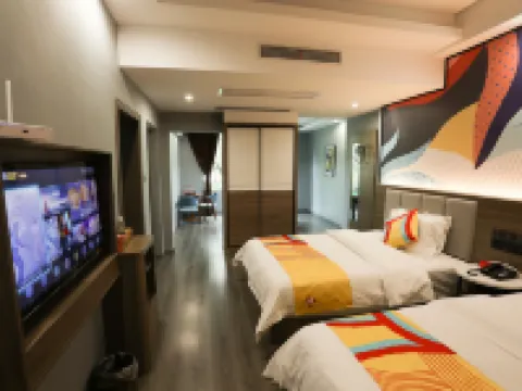 Guanshan Business Hotel (Changde Shimen County Commercial Pedestrian Street)