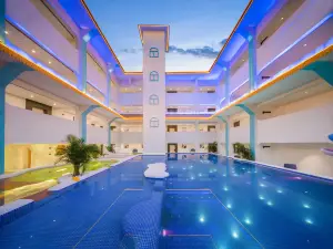 Xishuangbanna Yunzhi Designer Holiday Hotel