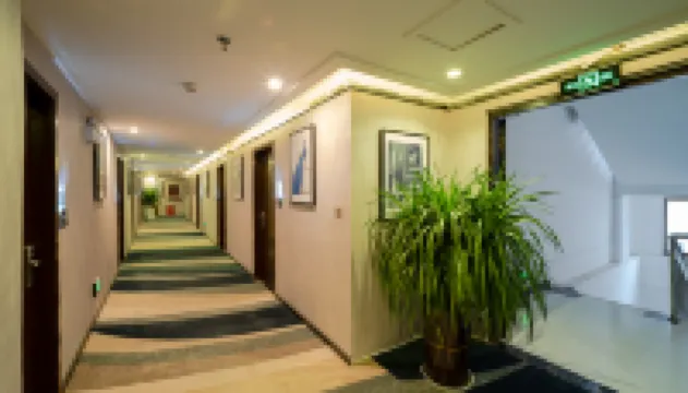 Xingyi Lianshang Theme Hotel