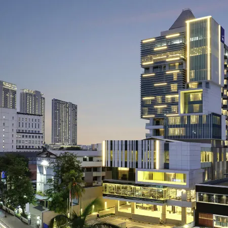 Novotel Jakarta Cikini Отели рядом с достопримечательностью «Посольство Египта»