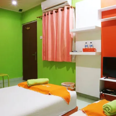 Seungit Syariah Inn Tebet Mitra RedDoorz Hotels near Cawang Station