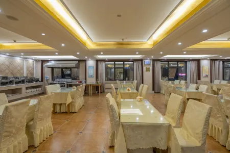 Vienna Hotel (Loudi Chunyuan Pedestrian Street) Отели рядом с достопримечательностью «Loudi Vocational and Technical College»