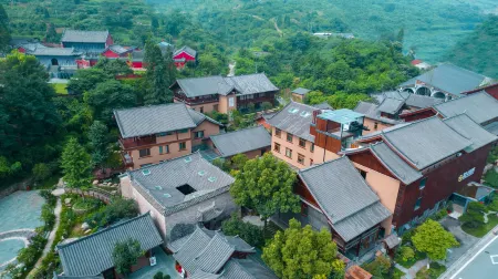 Rest with Cloud Hotels & Resorts Отели рядом с достопримечательностью «Wudang Mountains Ancient Building Complex»