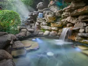 스콜라 슈산 핫 스프링 리조트