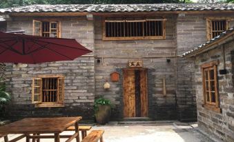 Dongxing Mountain House Homestay