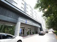 Yicheng Hotel (Guangan Avenue, Heping East Road, Shijiazhuang) Hotels near Chang'an Park