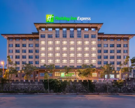 Holiday Inn Express DONGYANG HENGDIAN by IHG 東陽のホテル
