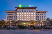 Holiday Inn Express DONGYANG HENGDIAN by IHG - parking