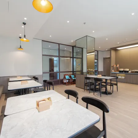 HanTing Hotel (Baicheng Taobei District Qingnian Street)