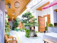 珠海青瓦房民宿（金灣機場店） 珠海機場站附近的飯店