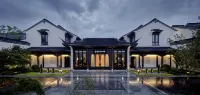 The Four Seasons inn of the Manlan family