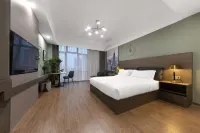 Wers Hotel (Chongqing Lianglukou Eling Light Rail Station) - balcón