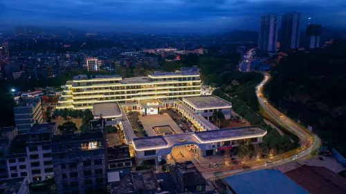 Yulin City Luchuan Hot Spring Jiulong Villa Hotel a Luchuan