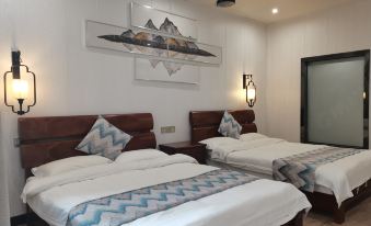 Heyi Business Hotel (Anshun Railway Station)